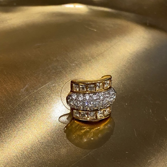 Swarovski single gold tone crystal earring for pierced ears - Picture 10 of 12